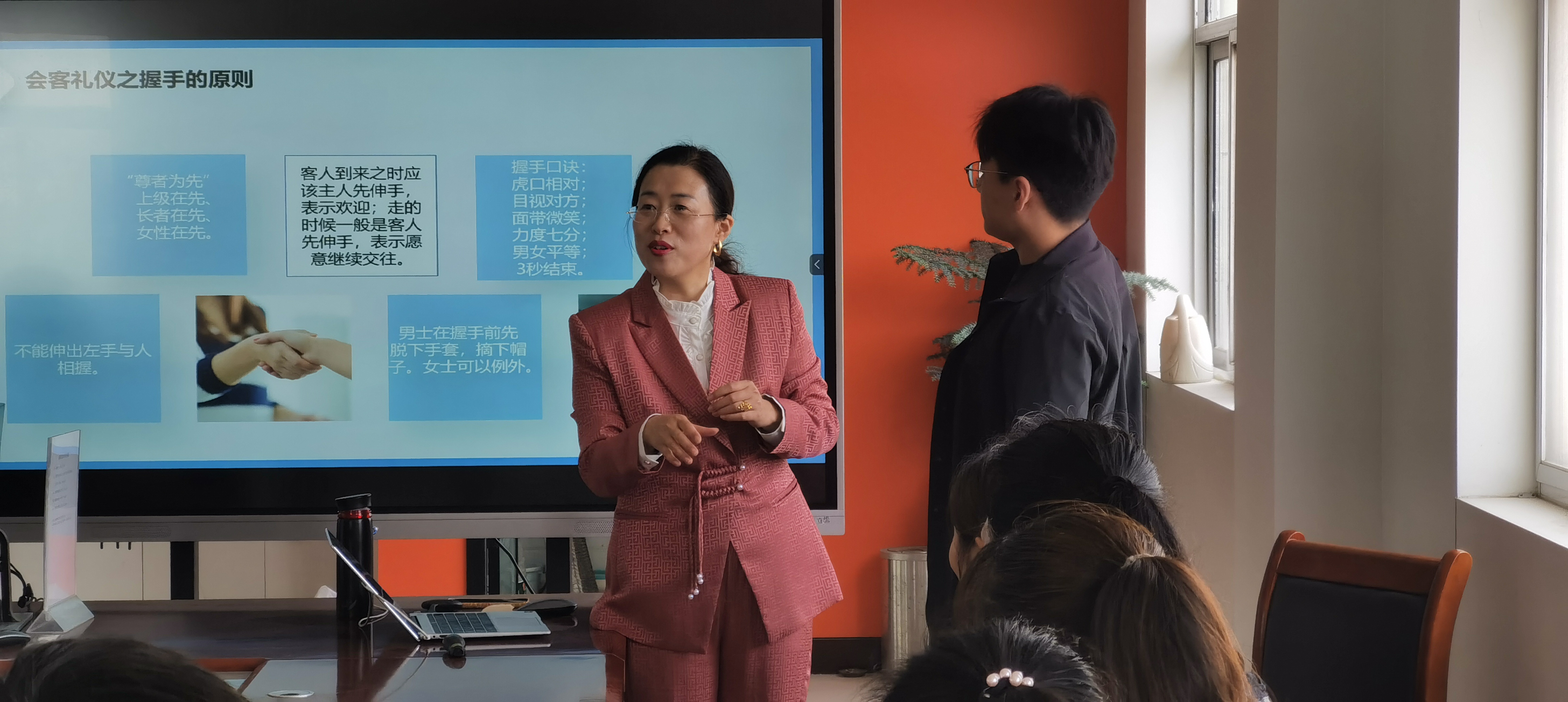 【商务礼仪培训】齐济用“礼仪”助你遇见更好的自己